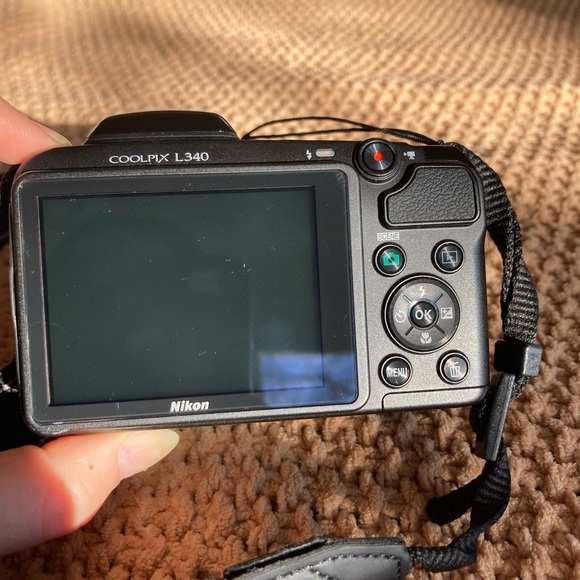 Nikon CoolPix L340 28x Wide Optical Zoom Camera - Picture 3 of 11